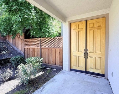 1023 Vista Pointe Cir - Photo Thumbnail 2