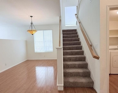 1023 Vista Pointe Cir - Photo Thumbnail 21