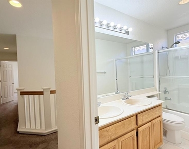 1023 Vista Pointe Cir - Photo Thumbnail 32