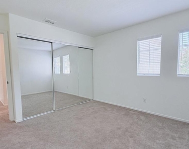 1023 Vista Pointe Cir - Photo Thumbnail 30