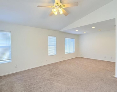 1023 Vista Pointe Cir - Photo Thumbnail 23