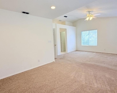 1023 Vista Pointe Cir - Photo Thumbnail 22