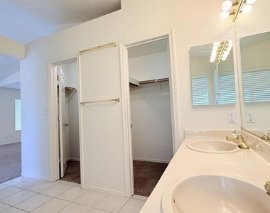 1023 Vista Pointe Cir - Photo Thumbnail 28