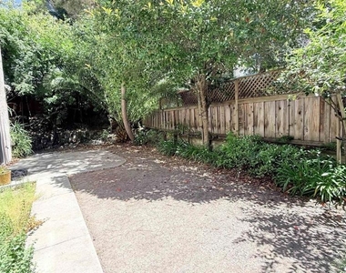 1023 Vista Pointe Cir - Photo Thumbnail 17