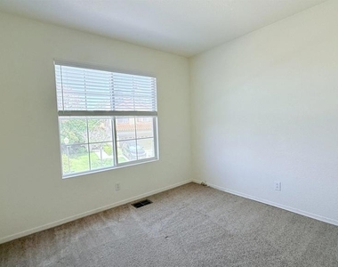 1023 Vista Pointe Cir - Photo Thumbnail 37