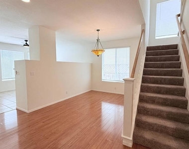 1023 Vista Pointe Cir - Photo Thumbnail 7