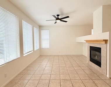 1023 Vista Pointe Cir - Photo Thumbnail 10