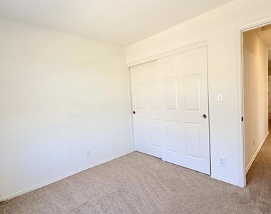 1023 Vista Pointe Cir - Photo Thumbnail 38