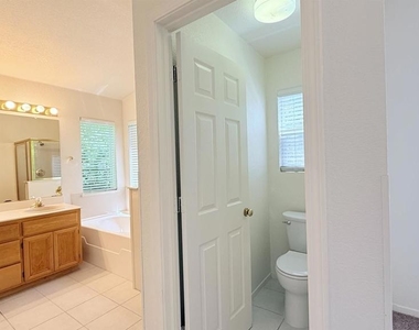 1023 Vista Pointe Cir - Photo Thumbnail 25