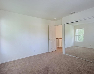 1023 Vista Pointe Cir - Photo Thumbnail 31