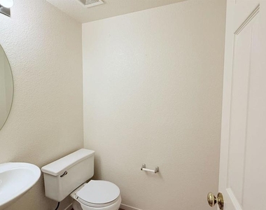 1023 Vista Pointe Cir - Photo Thumbnail 19