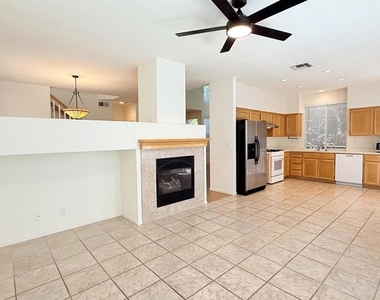 1023 Vista Pointe Cir - Photo Thumbnail 9