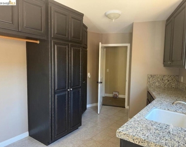 1000 Froyd Rd - Photo Thumbnail 35