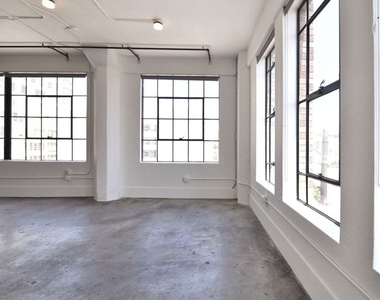315 E 8th Street - Photo Thumbnail 3