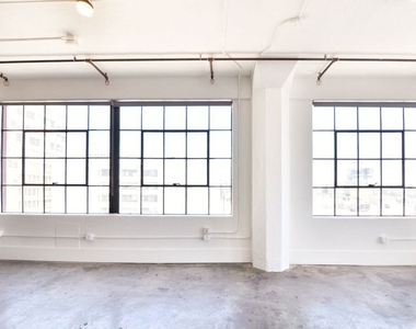 315 E 8th Street - Photo Thumbnail 5