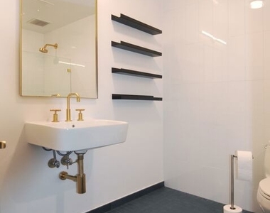 315 E 8th Street - Photo Thumbnail 13