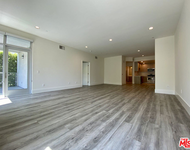 1232 N Kings Road - Photo Thumbnail 6