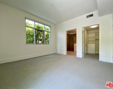 1232 N Kings Road - Photo Thumbnail 8