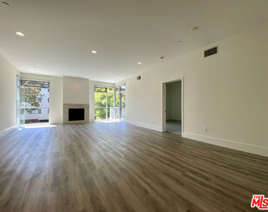1232 N Kings Road - Photo Thumbnail 3