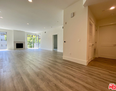 1232 N Kings Road - Photo Thumbnail 2