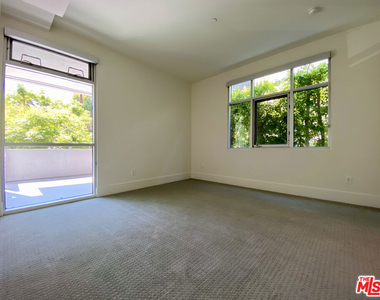 1232 N Kings Road - Photo Thumbnail 7