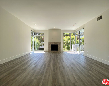 1232 N Kings Road - Photo Thumbnail 5