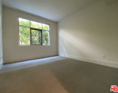 1232 N Kings Road - Photo Thumbnail 11