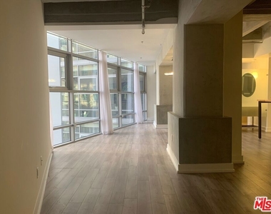 727 W 7th Street - Photo Thumbnail 3