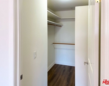 429 S St Andrews Pl - Photo Thumbnail 14