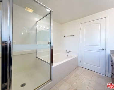 429 S St Andrews Pl - Photo Thumbnail 11