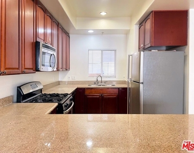 429 S St Andrews Pl - Photo Thumbnail 18