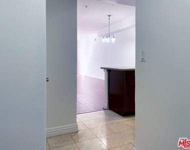 429 S St Andrews Pl - Photo Thumbnail 17