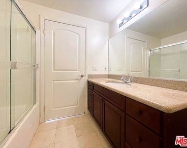 429 S St Andrews Pl - Photo Thumbnail 8