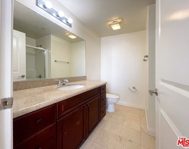 429 S St Andrews Pl - Photo Thumbnail 7