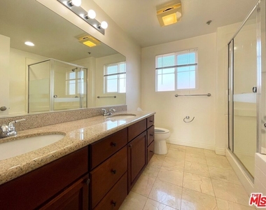 429 S St Andrews Pl - Photo Thumbnail 9