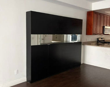 429 S St Andrews Pl - Photo Thumbnail 19