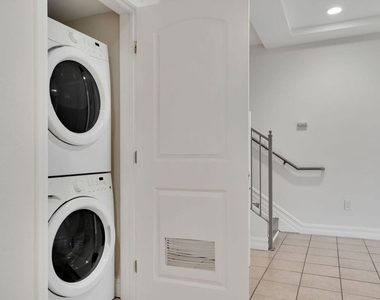 1467 S Holt Avenue - Photo Thumbnail 3