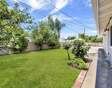 10109 Gloria Avenue - Photo Thumbnail 24