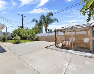10109 Gloria Avenue - Photo Thumbnail 26