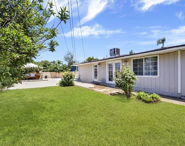 10109 Gloria Avenue - Photo Thumbnail 27