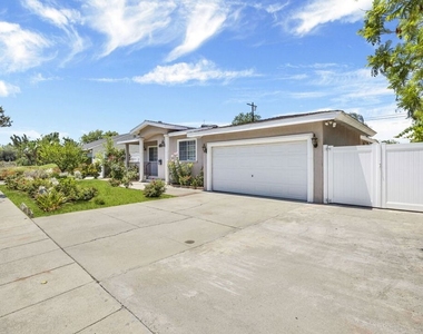10109 Gloria Avenue - Photo Thumbnail 1