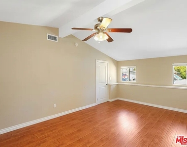 526 N Emerald Drive - Photo Thumbnail 6