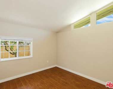 526 N Emerald Drive - Photo Thumbnail 7