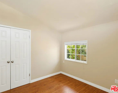 526 N Emerald Drive - Photo Thumbnail 12