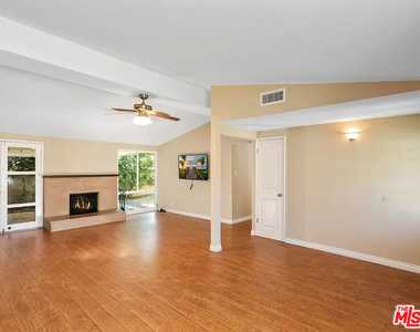 526 N Emerald Drive - Photo Thumbnail 15