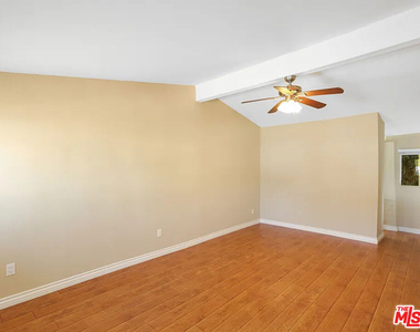 526 N Emerald Drive - Photo Thumbnail 5