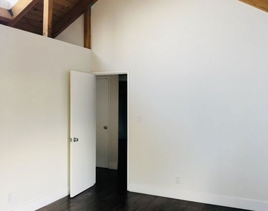 6207 Banner Avenue - Photo Thumbnail 9