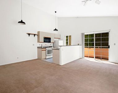 607 N Rossmore Avenue - Photo Thumbnail 2