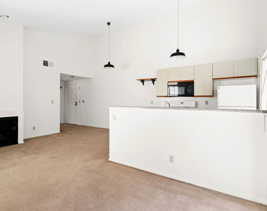 607 N Rossmore Avenue - Photo Thumbnail 3