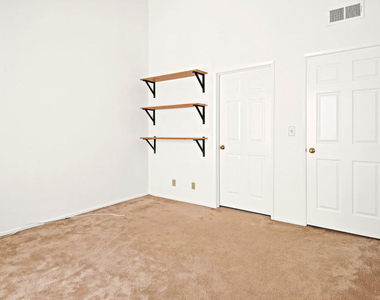 607 N Rossmore Avenue - Photo Thumbnail 7